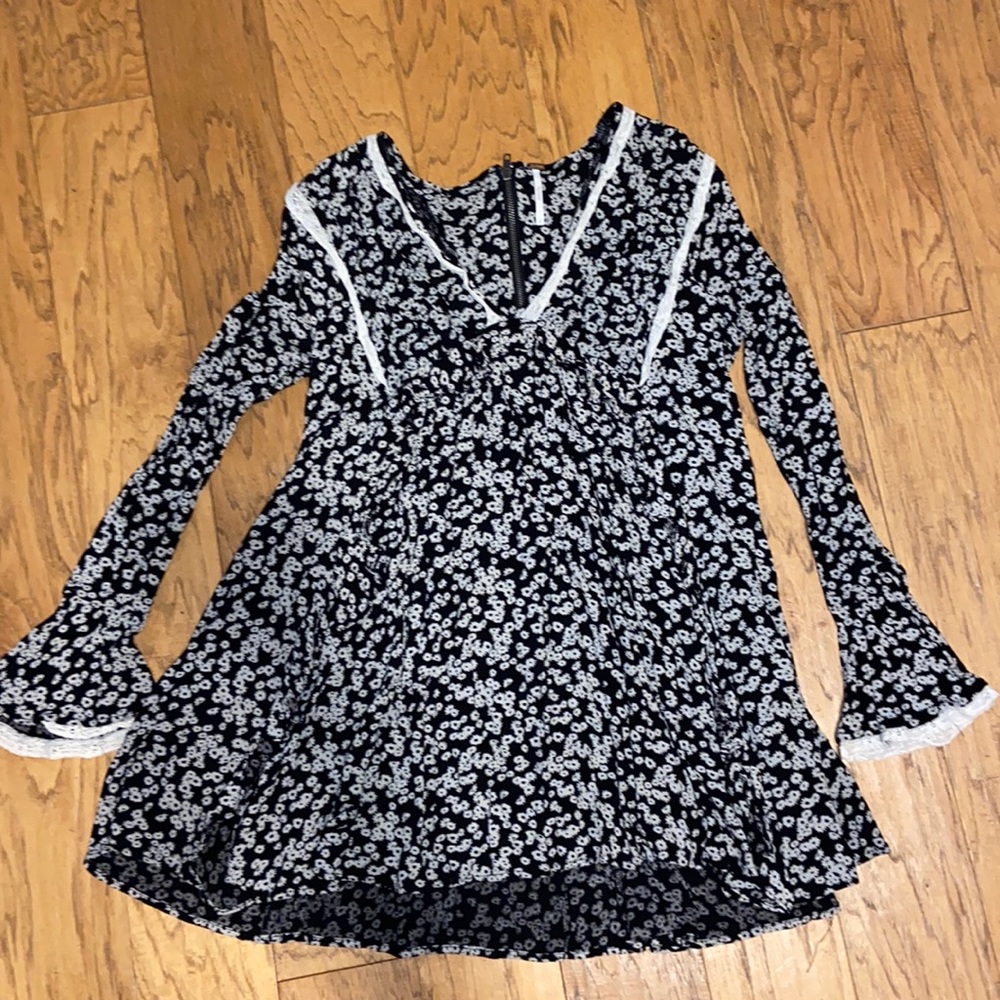 Free People long sleeve dress with pockets size small.
